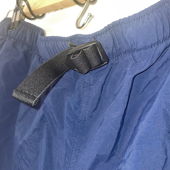 Columbia navy soft casual hiking style shorts with pockets - Picture 4 of 10